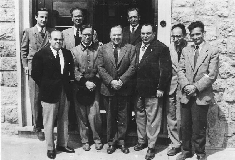 balseiro 1955 El primer plantel docente del Instituto Balseiro, en agosto de 1955